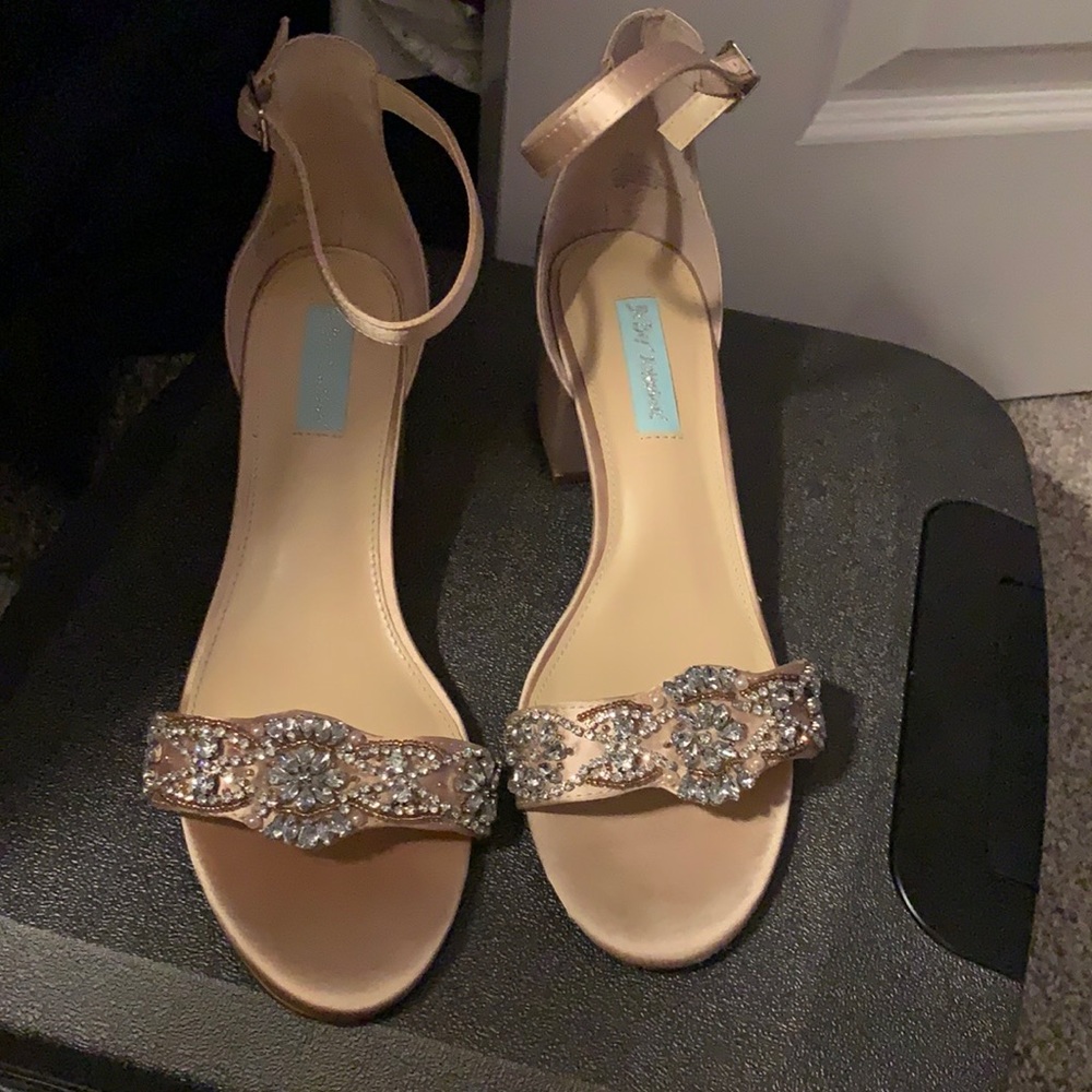 Betsey Johnson -Mel Block Heel Size 10 Champagne